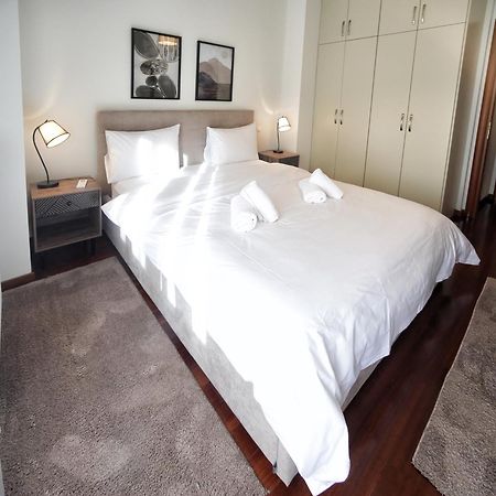 Swan Lake Front Apartment Костур Екстериор снимка