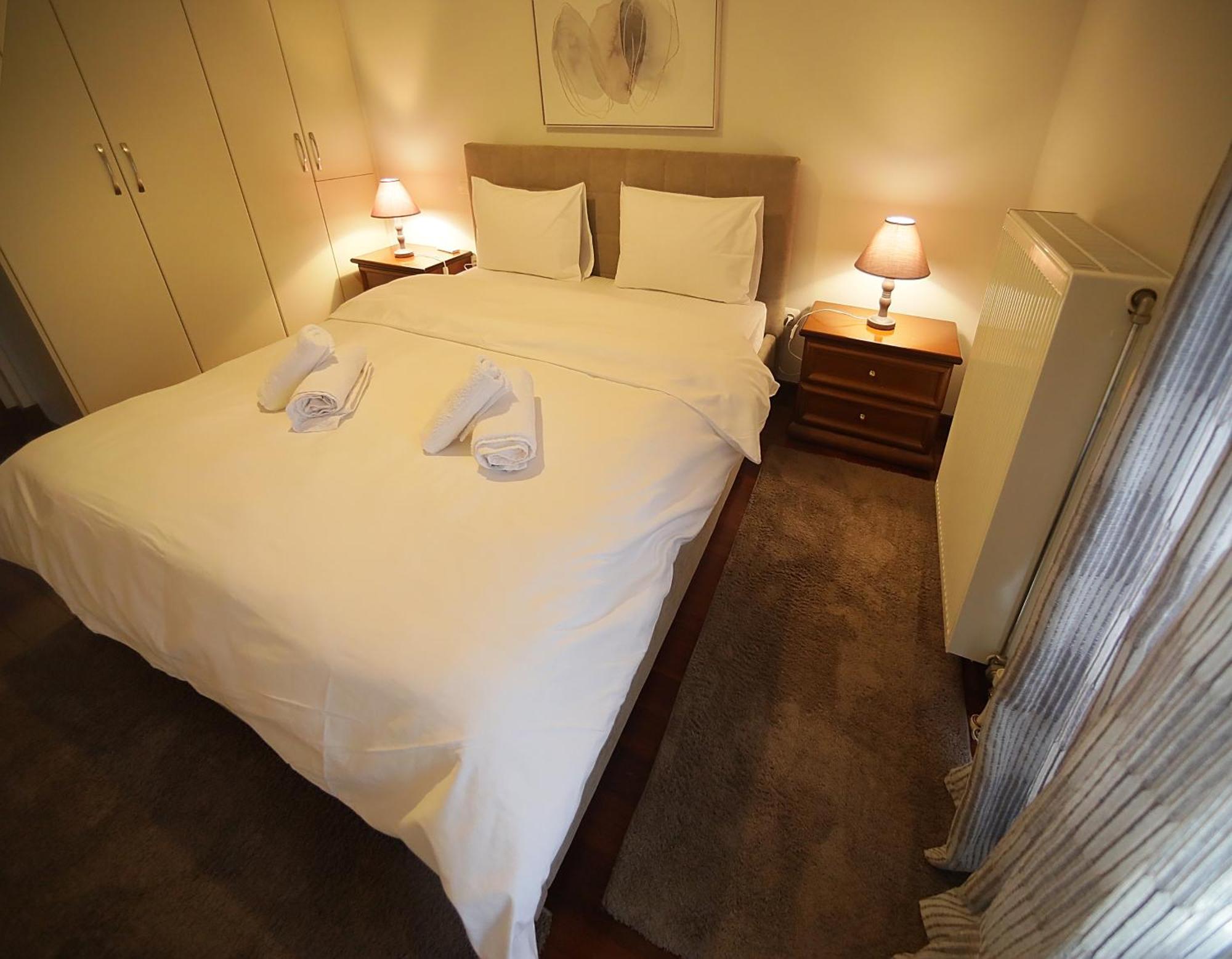 Swan Lake Front Apartment Костур Екстериор снимка